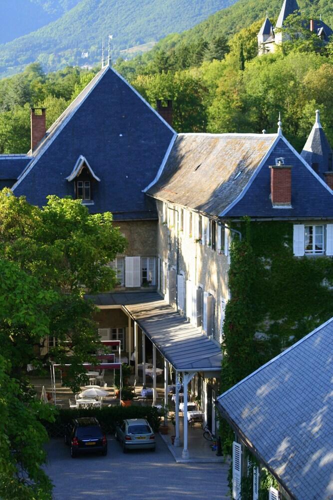 Château des Comtes de Challes Challes-les-Eaux Exterior foto